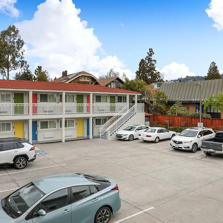 Signature Inn Berkeley Exteriér fotografie